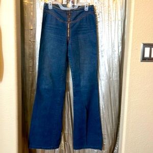Vintage sexy jeans from the 70’s with a zipper that goes all the way around.